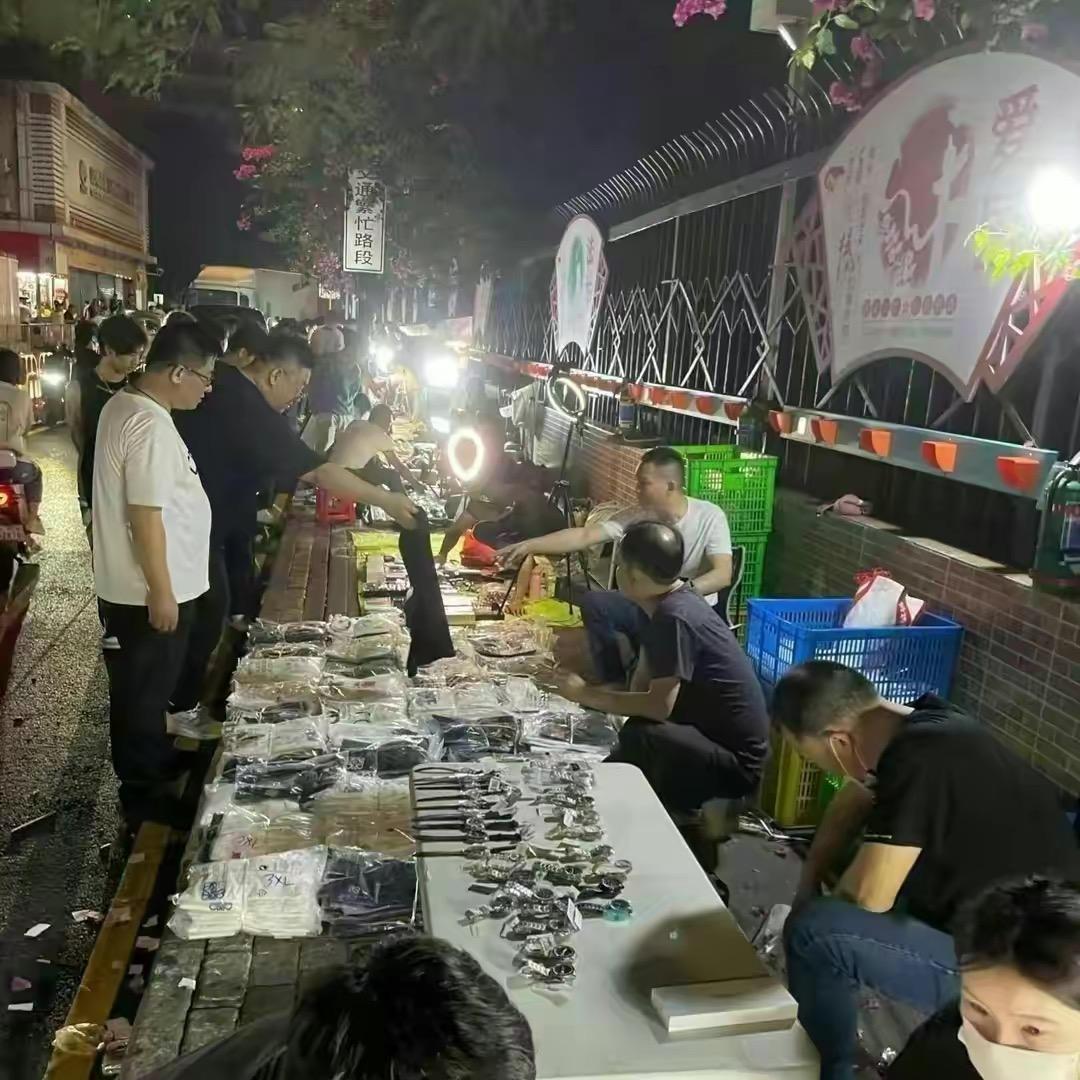 深圳华强北鬼市摊主小姐姐!!