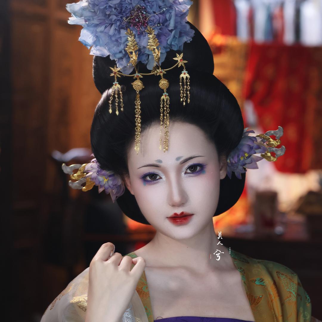白岑.