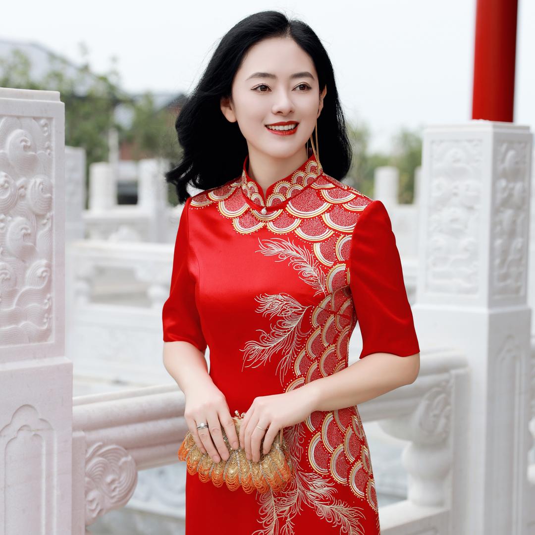 东方秀莹喜妈妈礼服定制