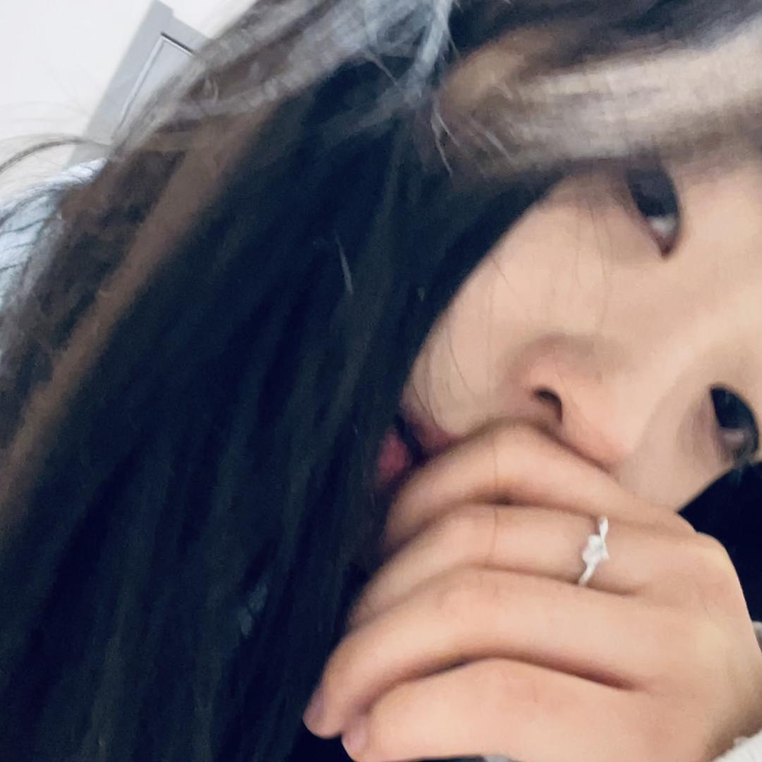 W佳蓉.
