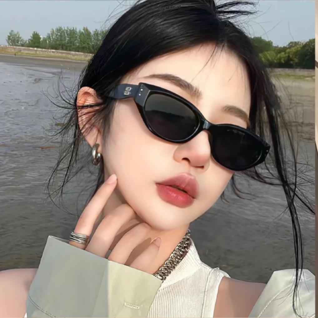 🦋.
