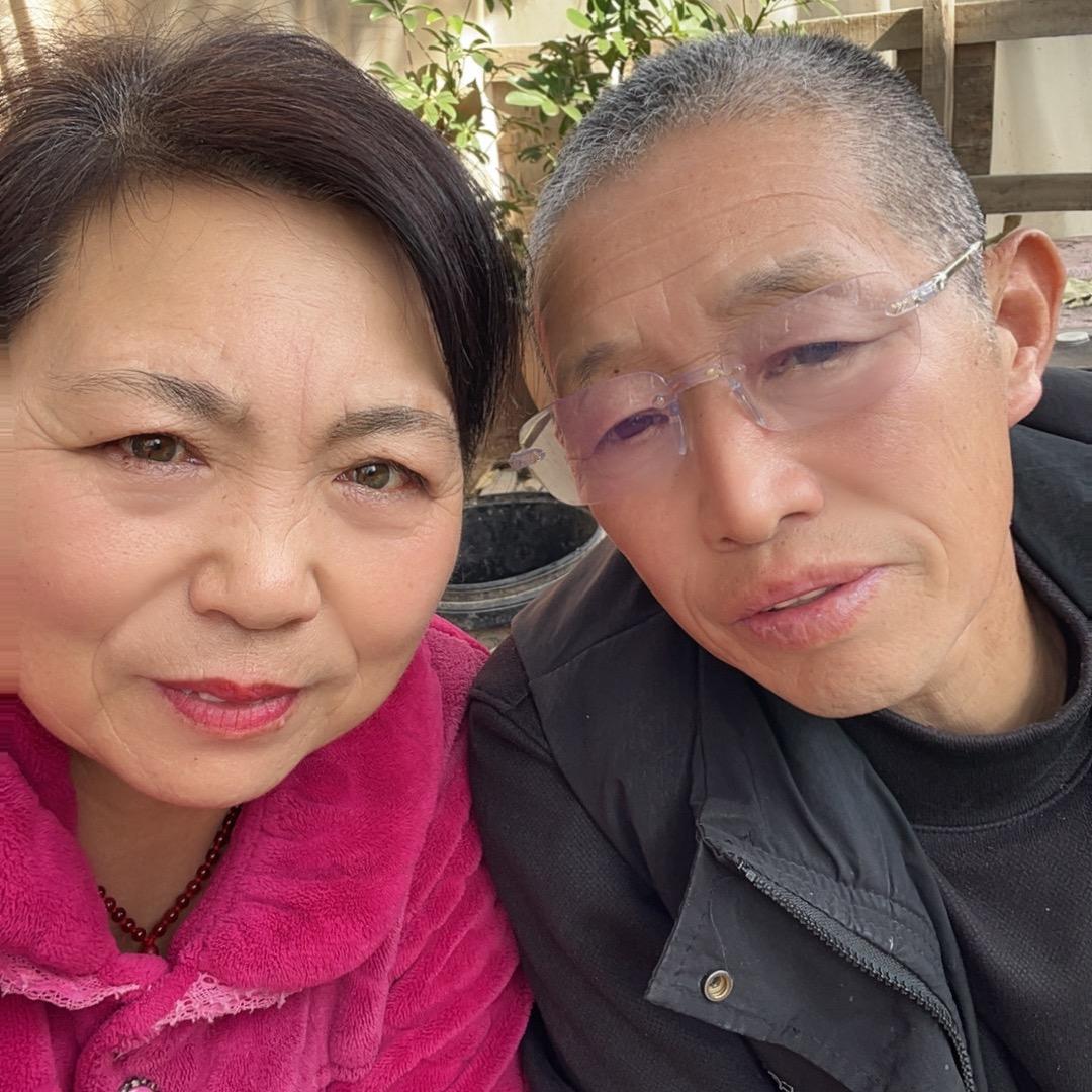 幸福老夫妻卢哥游姐