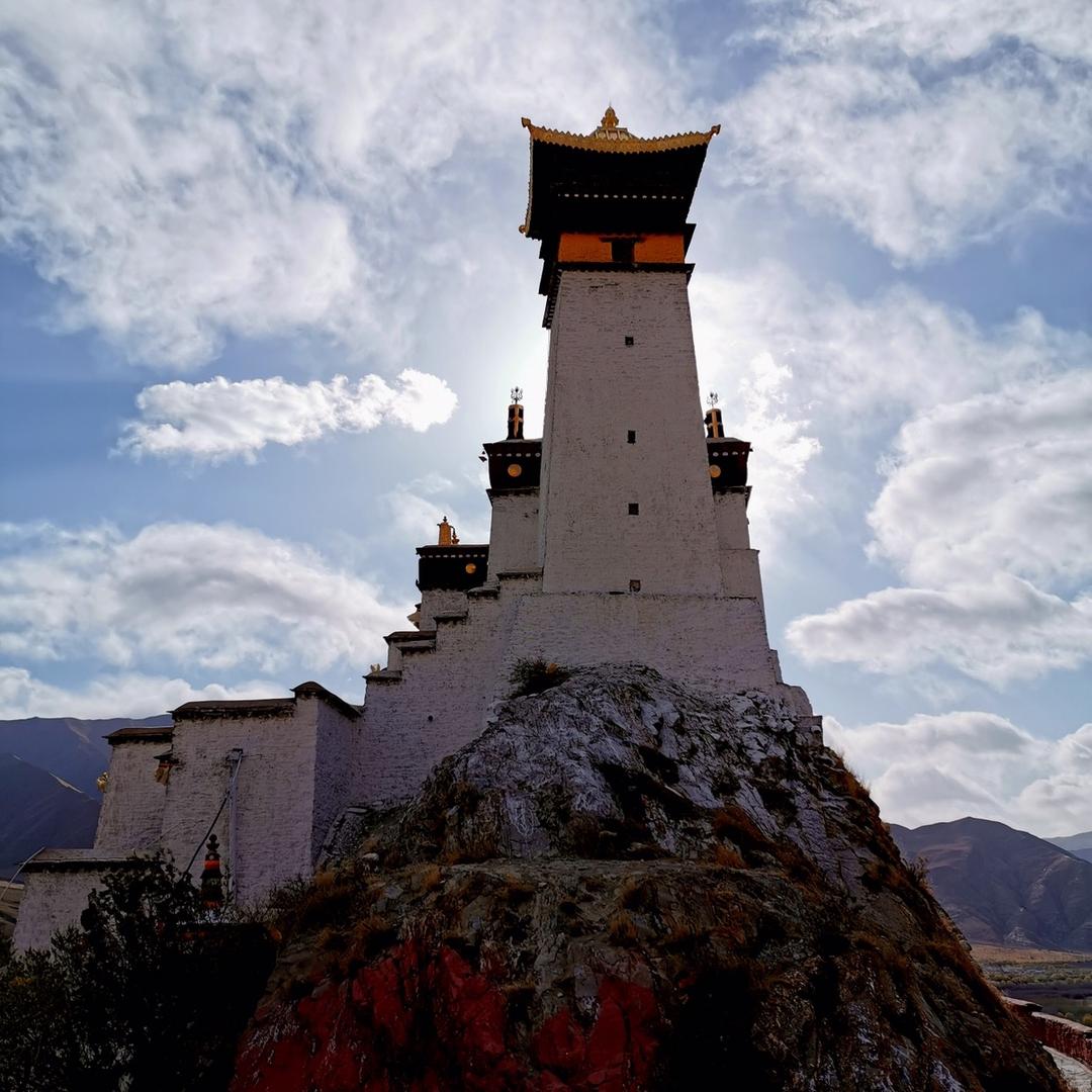 西藏林芝领姿 玛丝恩迪女装