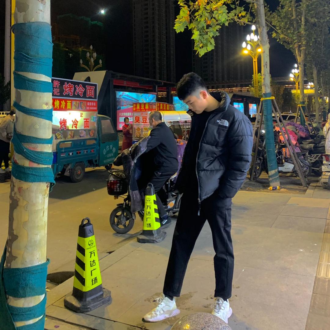 Q8台球器材 张某人.