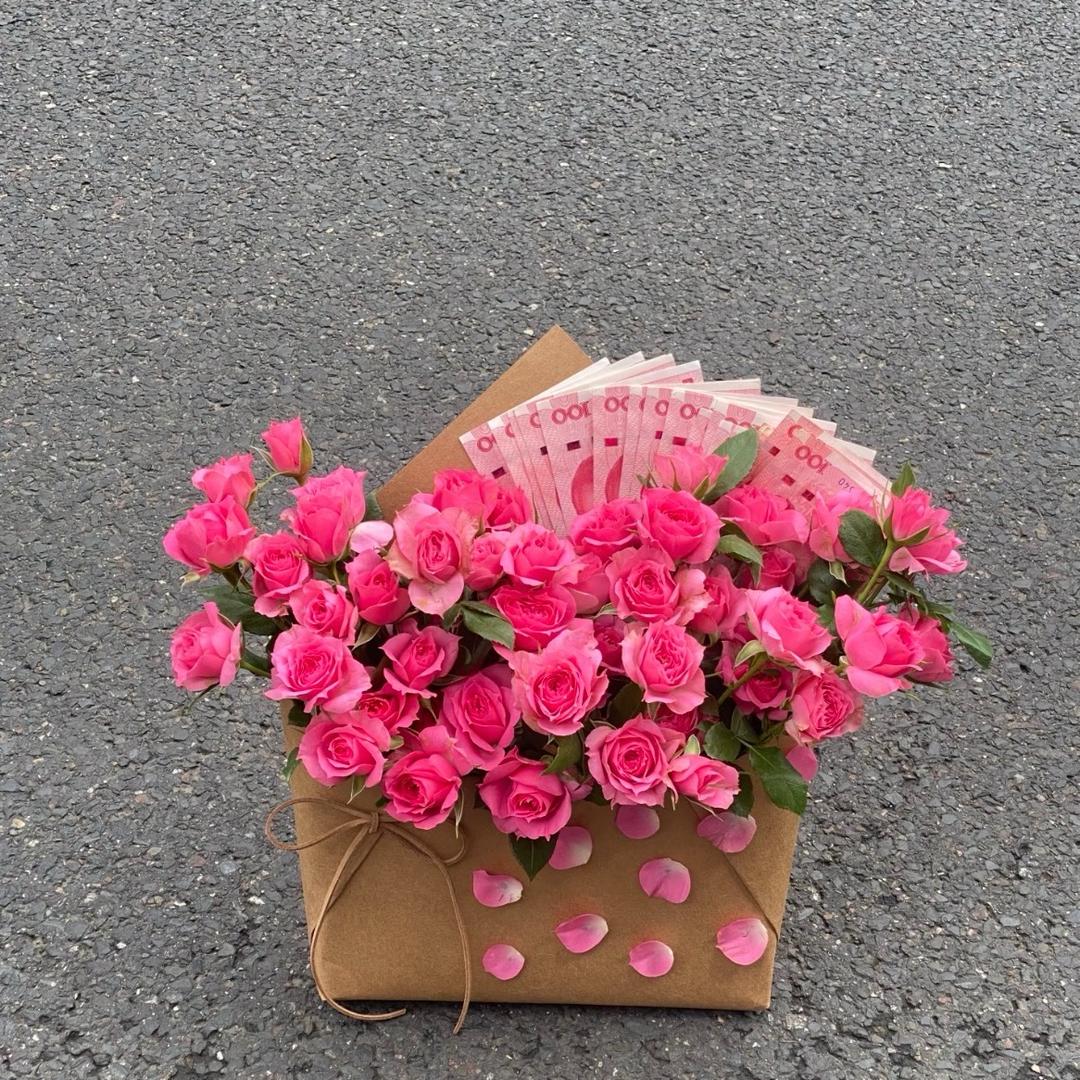 会插花的化妆师小玲