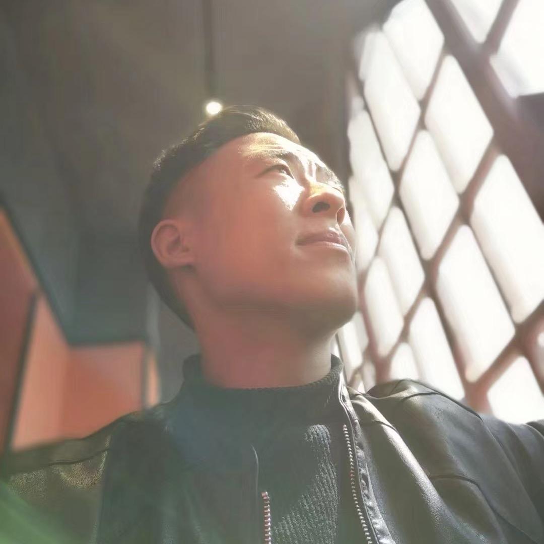 小岳😇