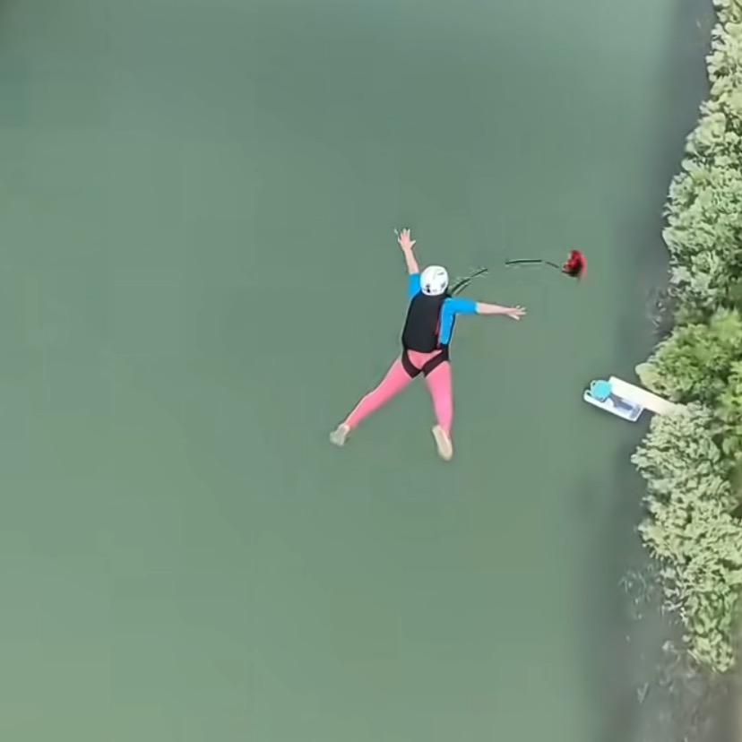 {€}