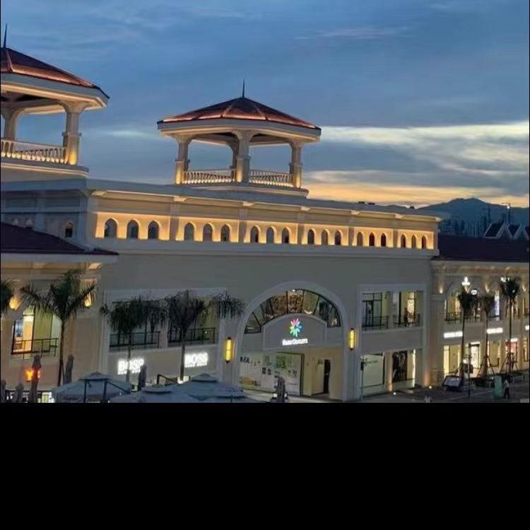 奥莱斯特工厂清仓特价店