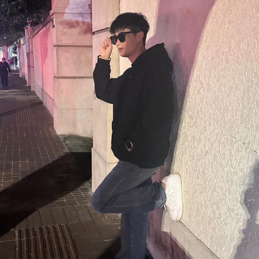 00后小老板（新能源批发零售）