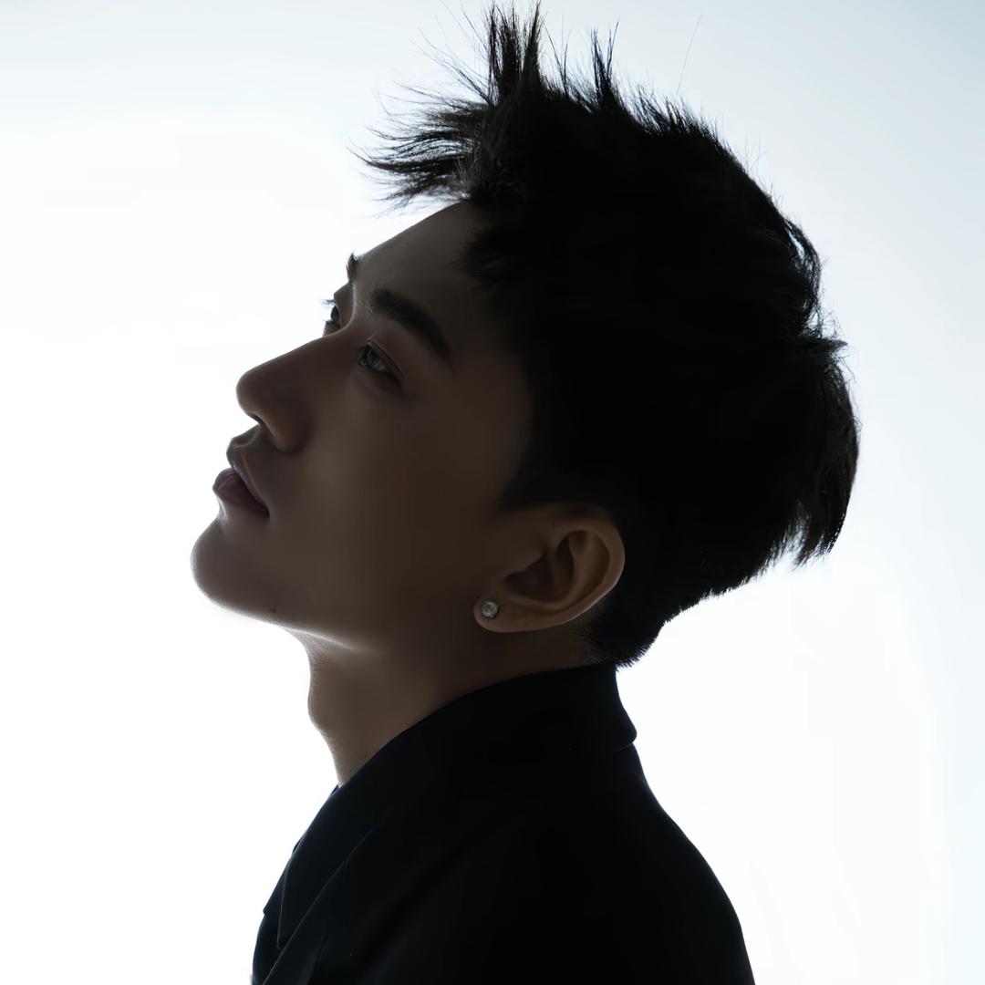 黑   白  ♠️。💫🐬