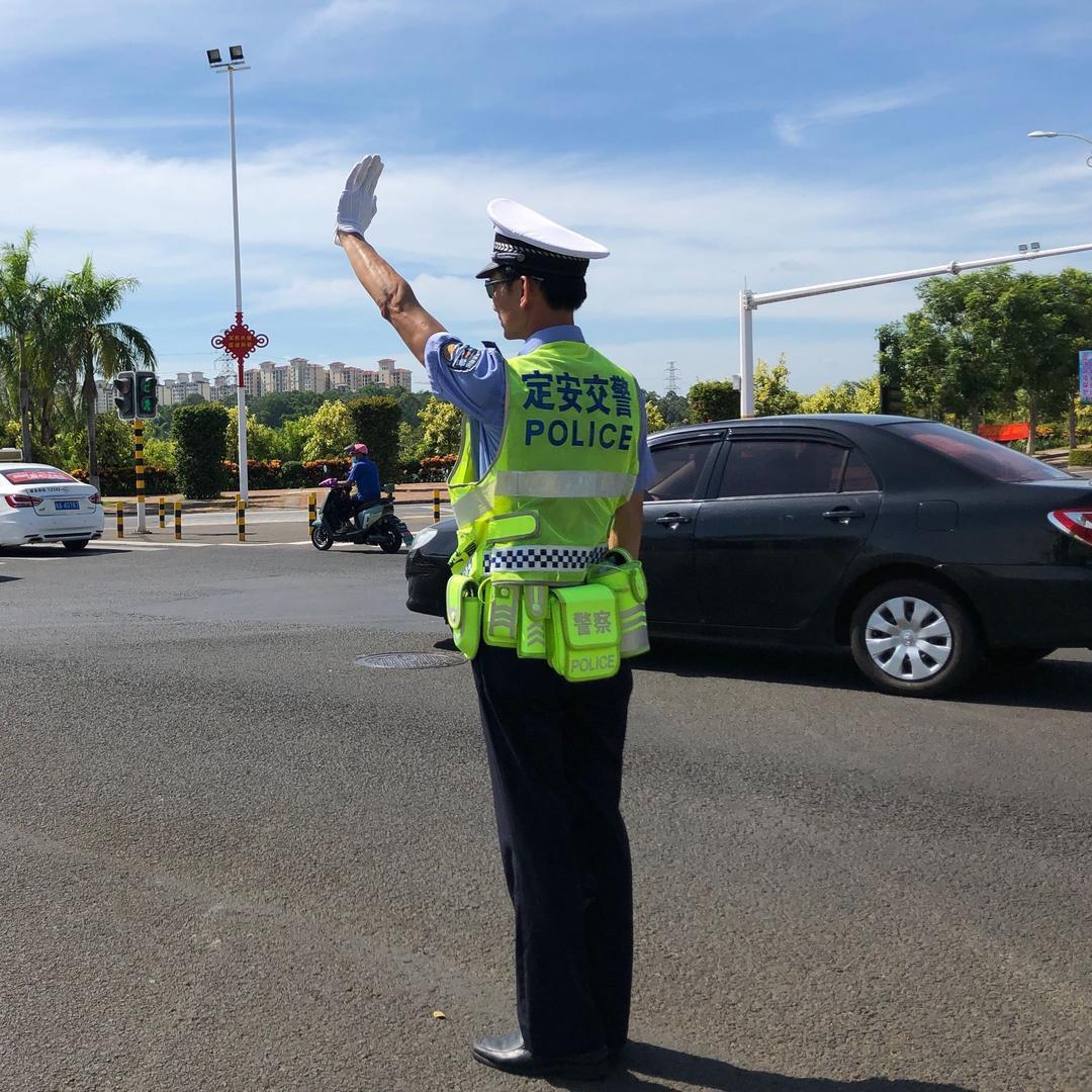定安交警