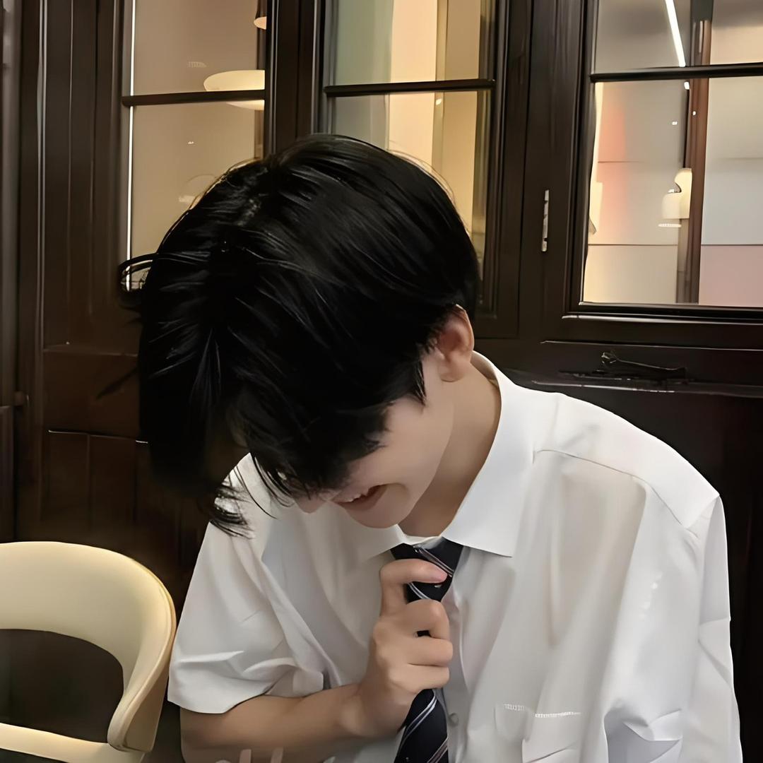 八块腹肌。