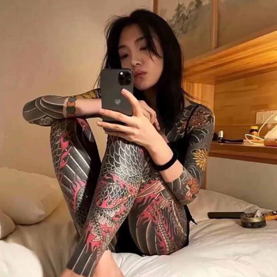 若希.