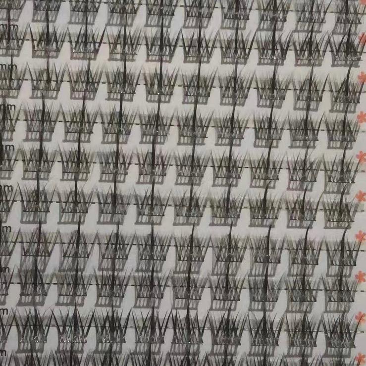 加工睫毛的小阿姨