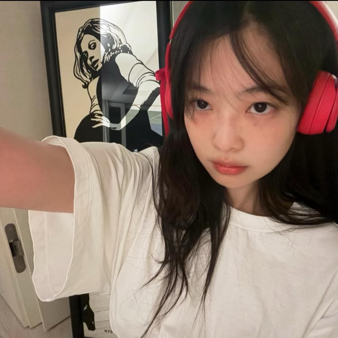 吞吞.