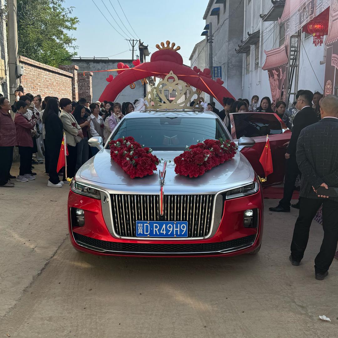 梦强婚庆：主营（长廊  婚礼布置 婚车）