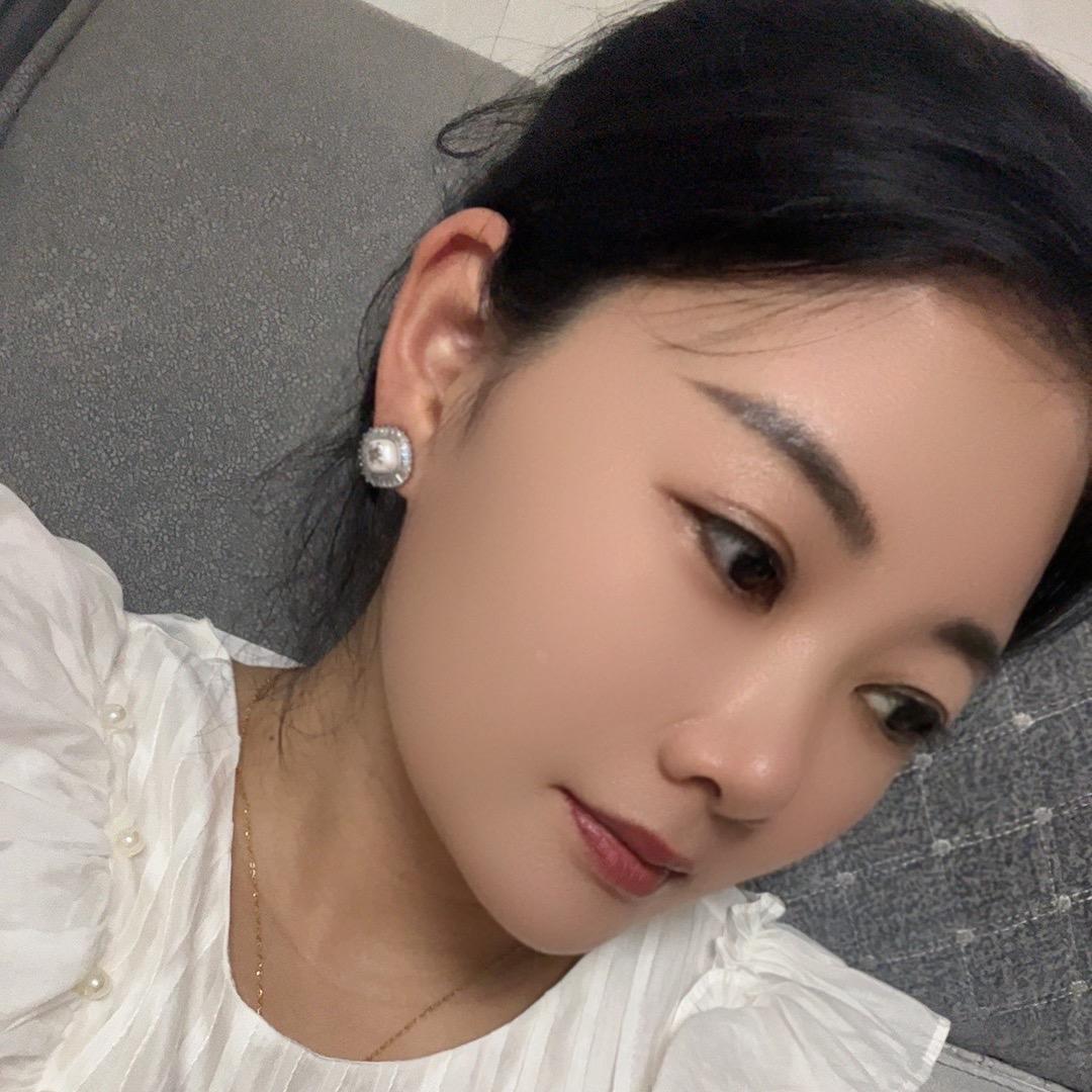 做双眼皮的（李小姐）