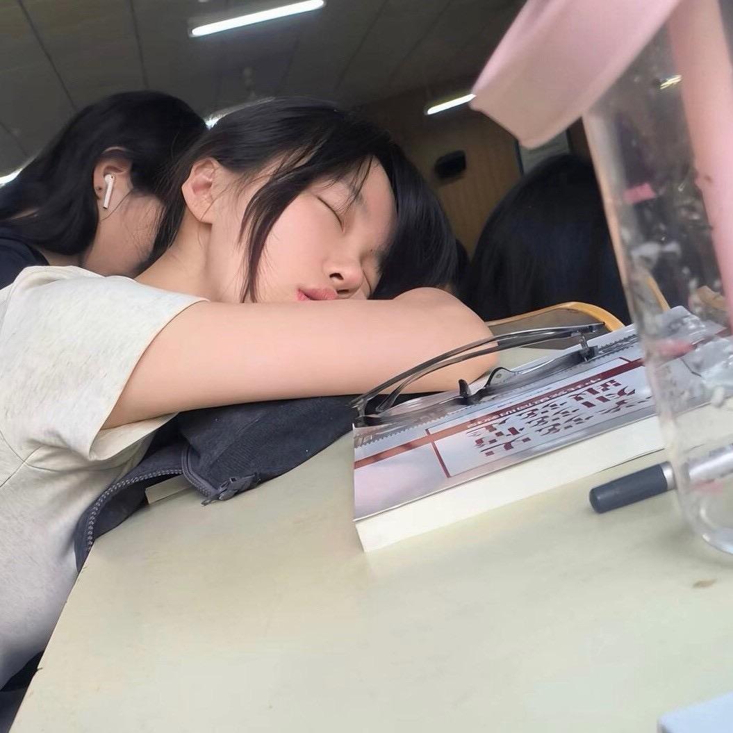 一粥困八天_
