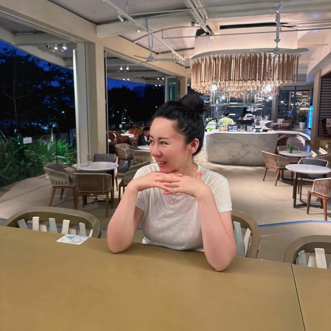爱吃的小伟姐