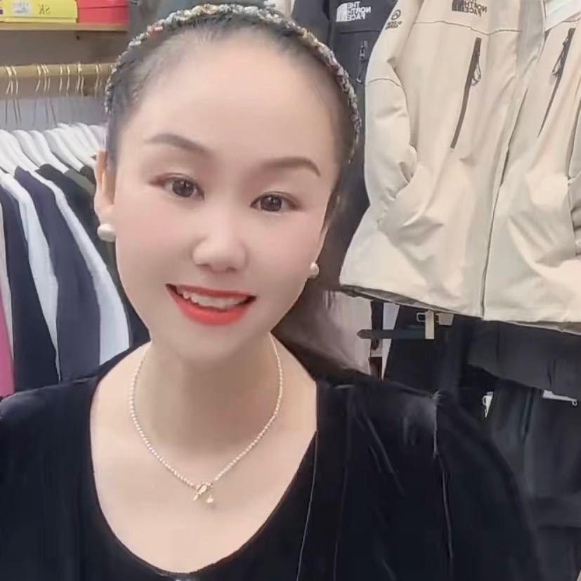雪姐橱窗正在营业中