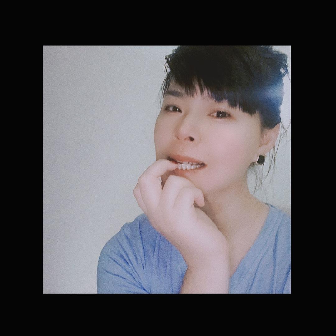 抱着旋律的呼吸》拒私聊《橱窗有好物》