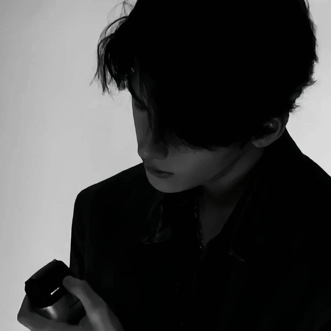 𝑺𝒉𝒎𝒊𝒍𝒚.