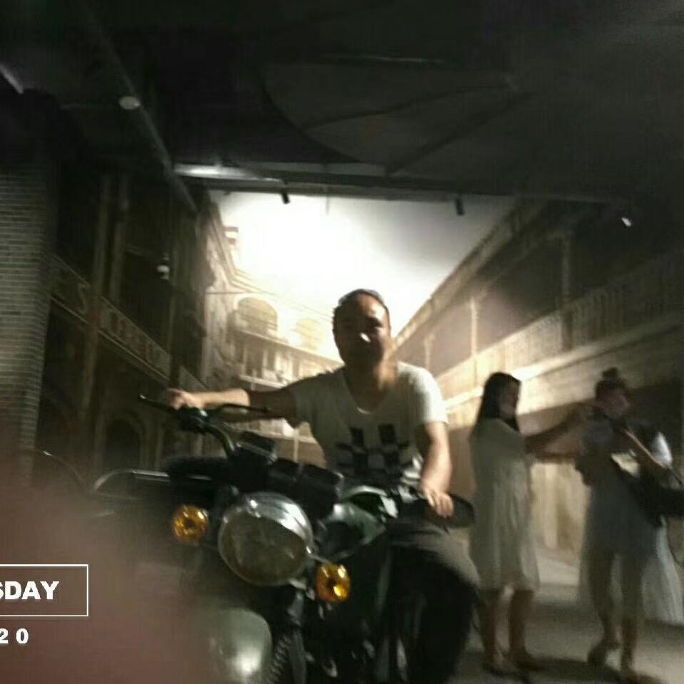 黄鎶摆摊在杭州
