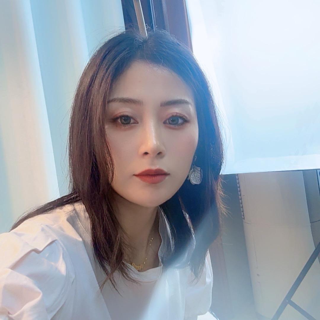 海宁皮革城高端品牌女装