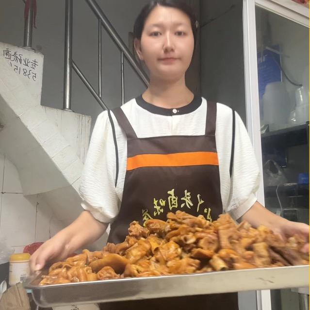 卖卤味的小林