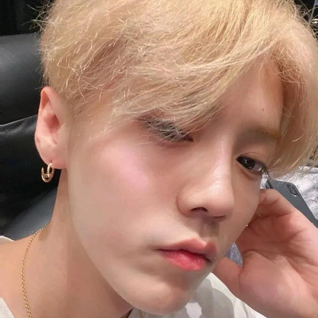 LIXINXUAN.