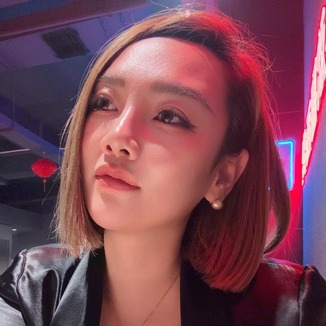 蒙华做宴会的女总裁娟总