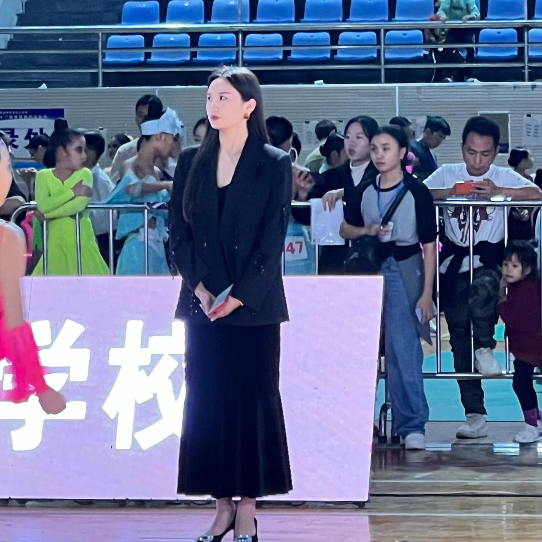 龙潭教拉丁的糖糖老师