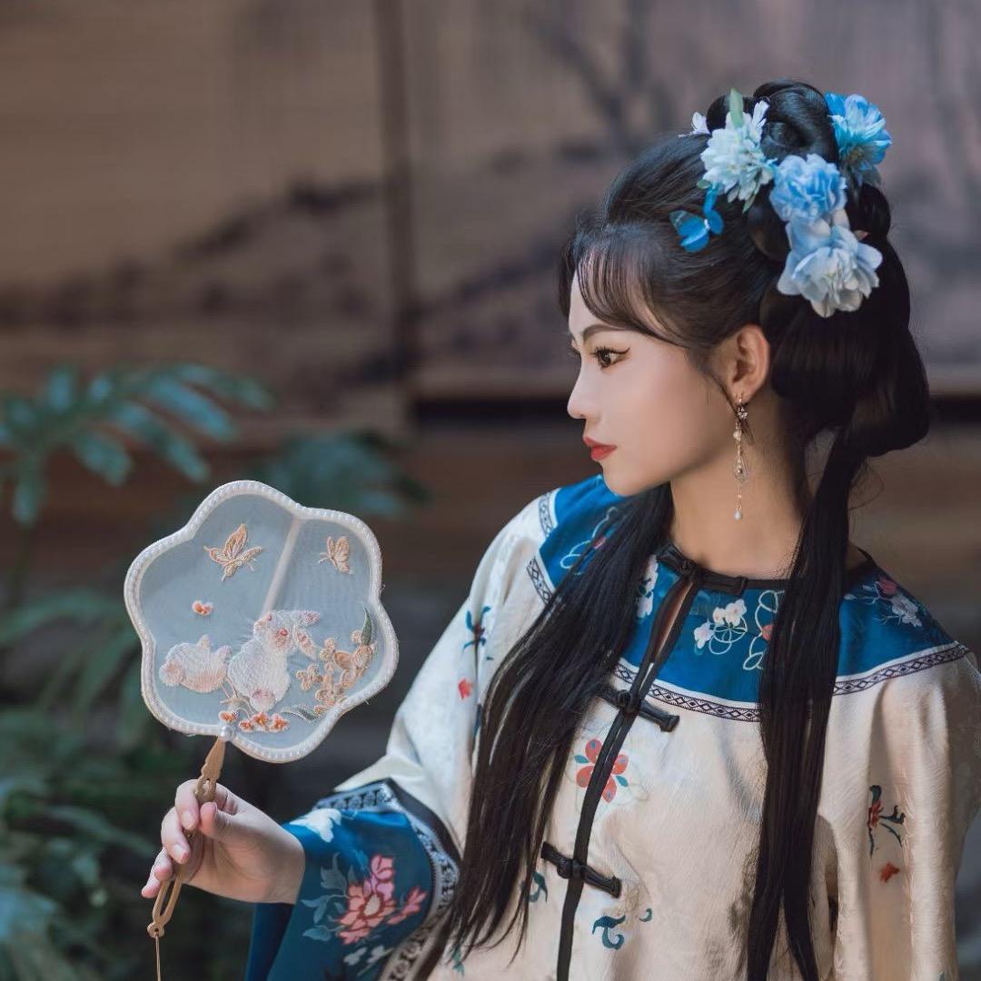 娜娜是个化妆师   （接妆暴富版）