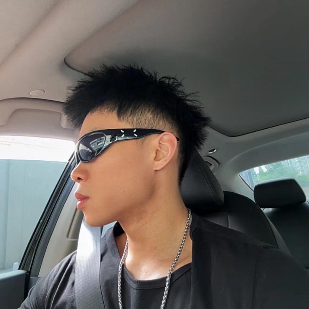 阿坤不会练胸