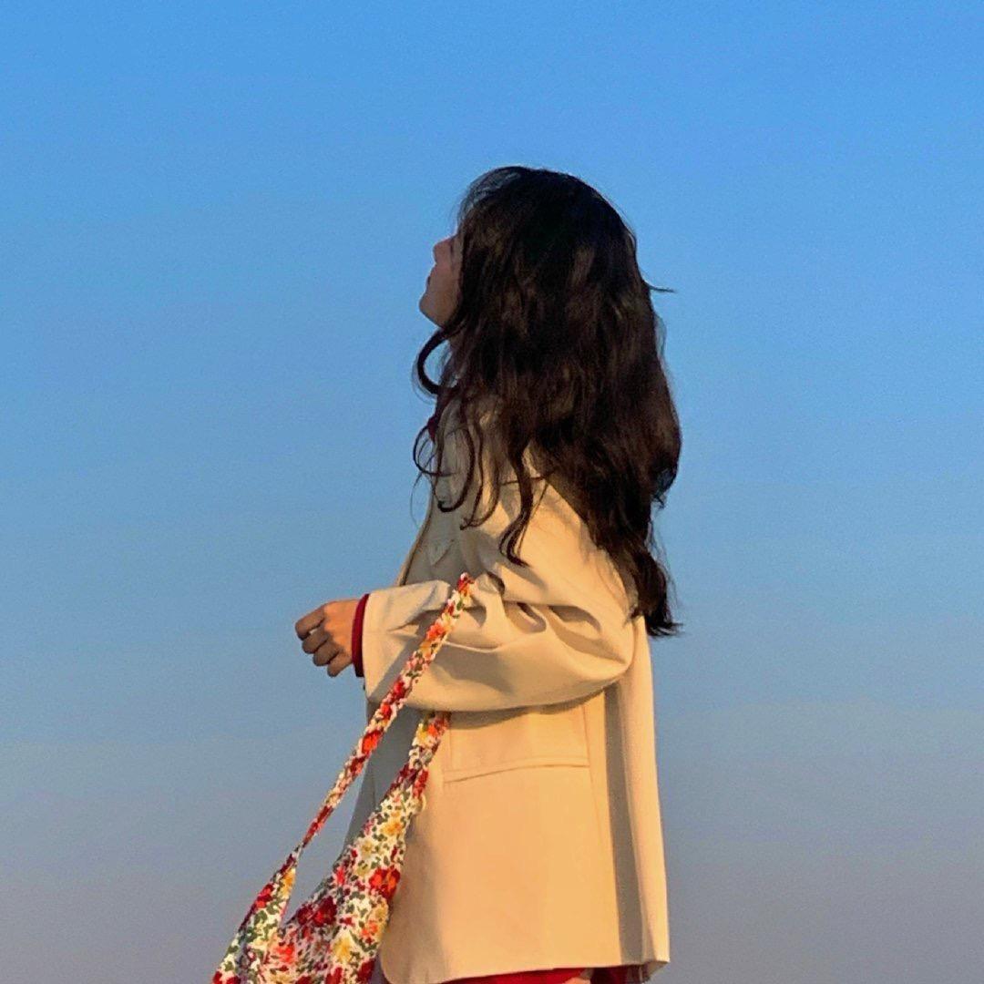 甩甩脑子里的水