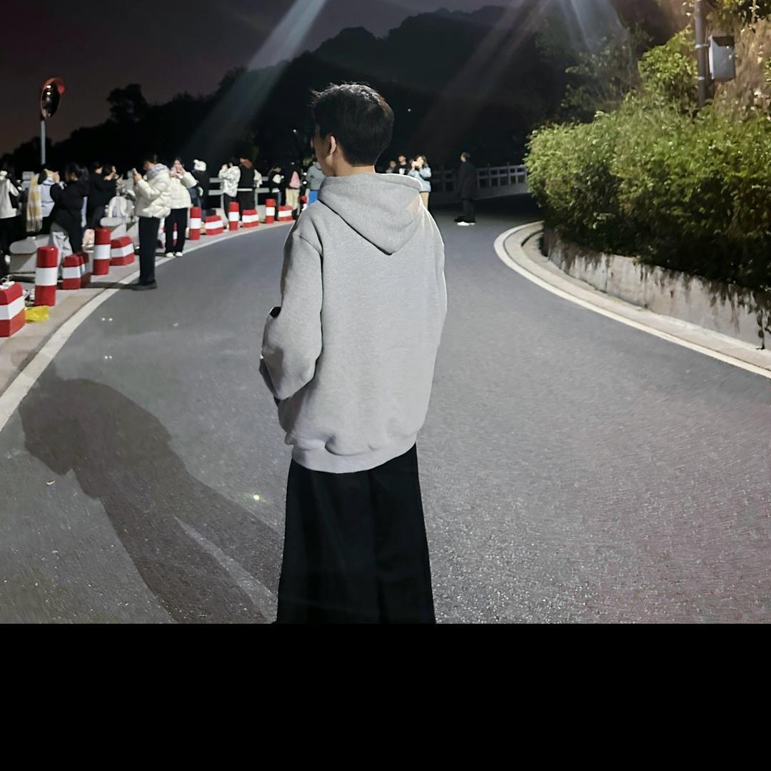 埃芙衣小伟