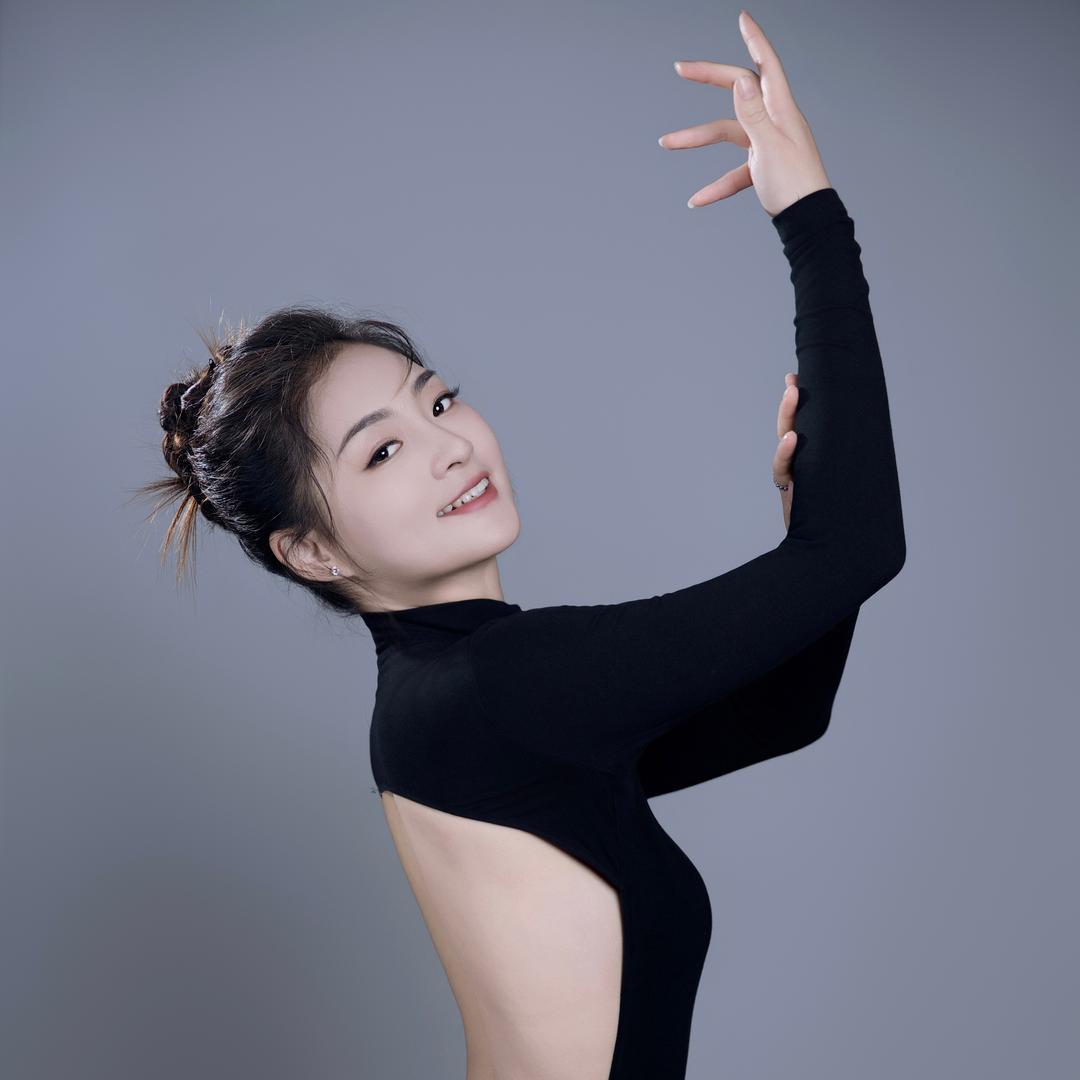 教舞蹈的民宿老板娘💃
