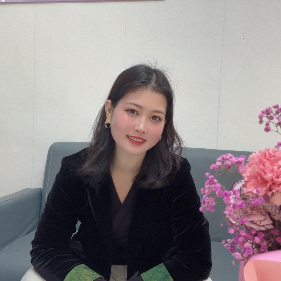 小梁化妆师