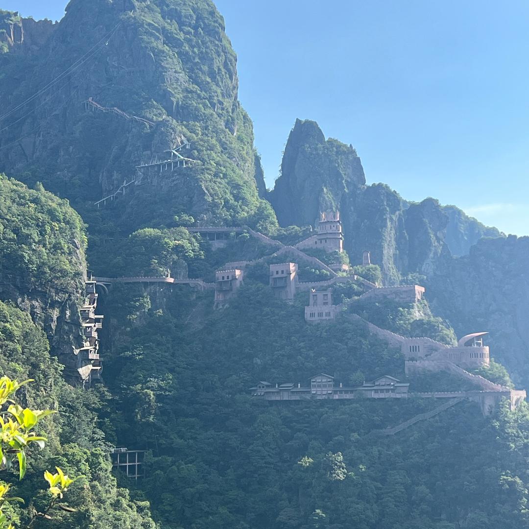 黑咕隆咚
