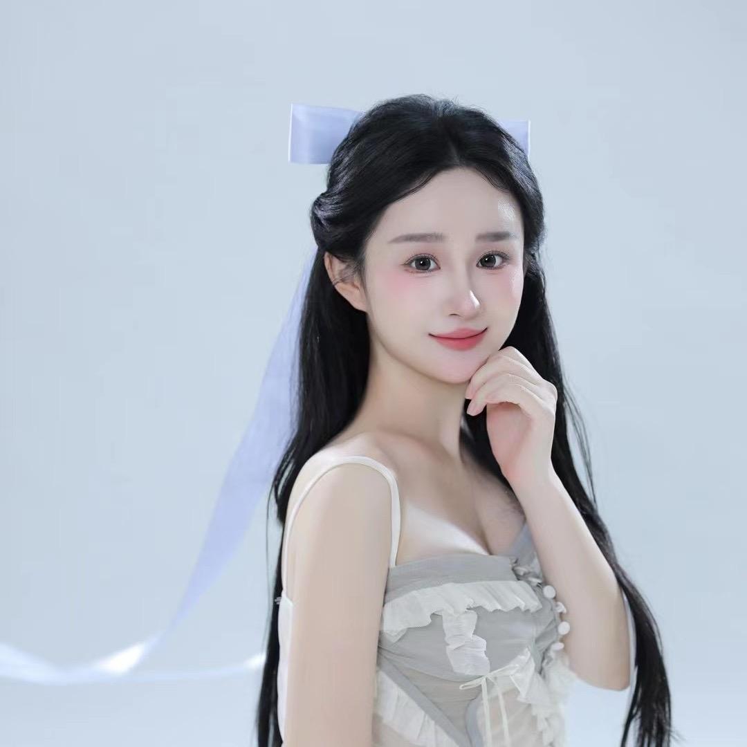 小美今天穿什么