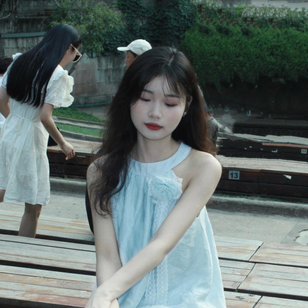 化妆师-芳芳🍂（约妆中）