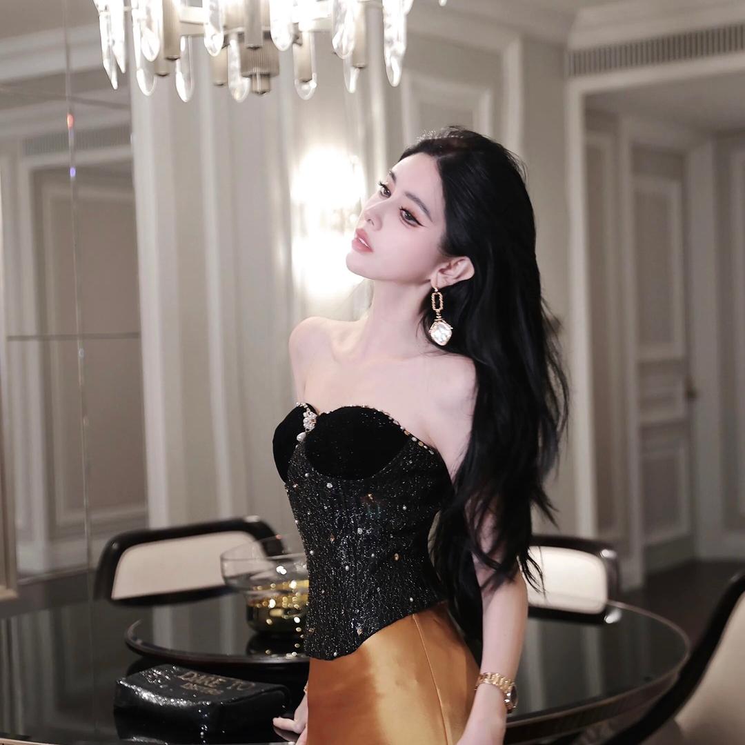 魏凡舒-女装推荐.红红康