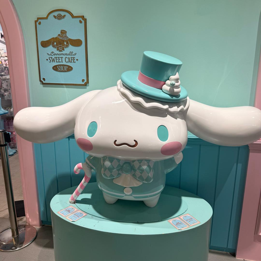 卖萌被肘击