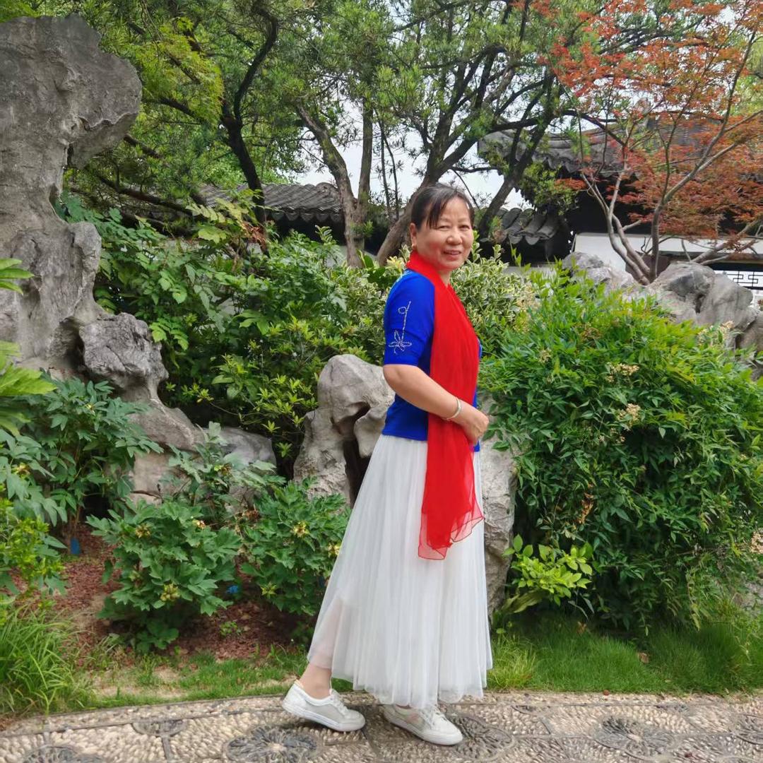 爱唱歌的60后霞姐