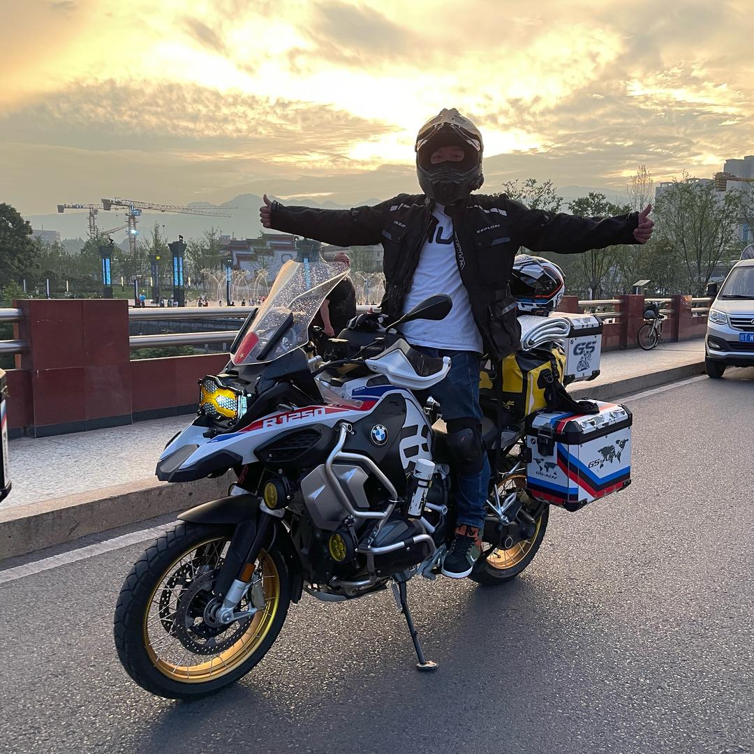 尚官带枪🇨🇳