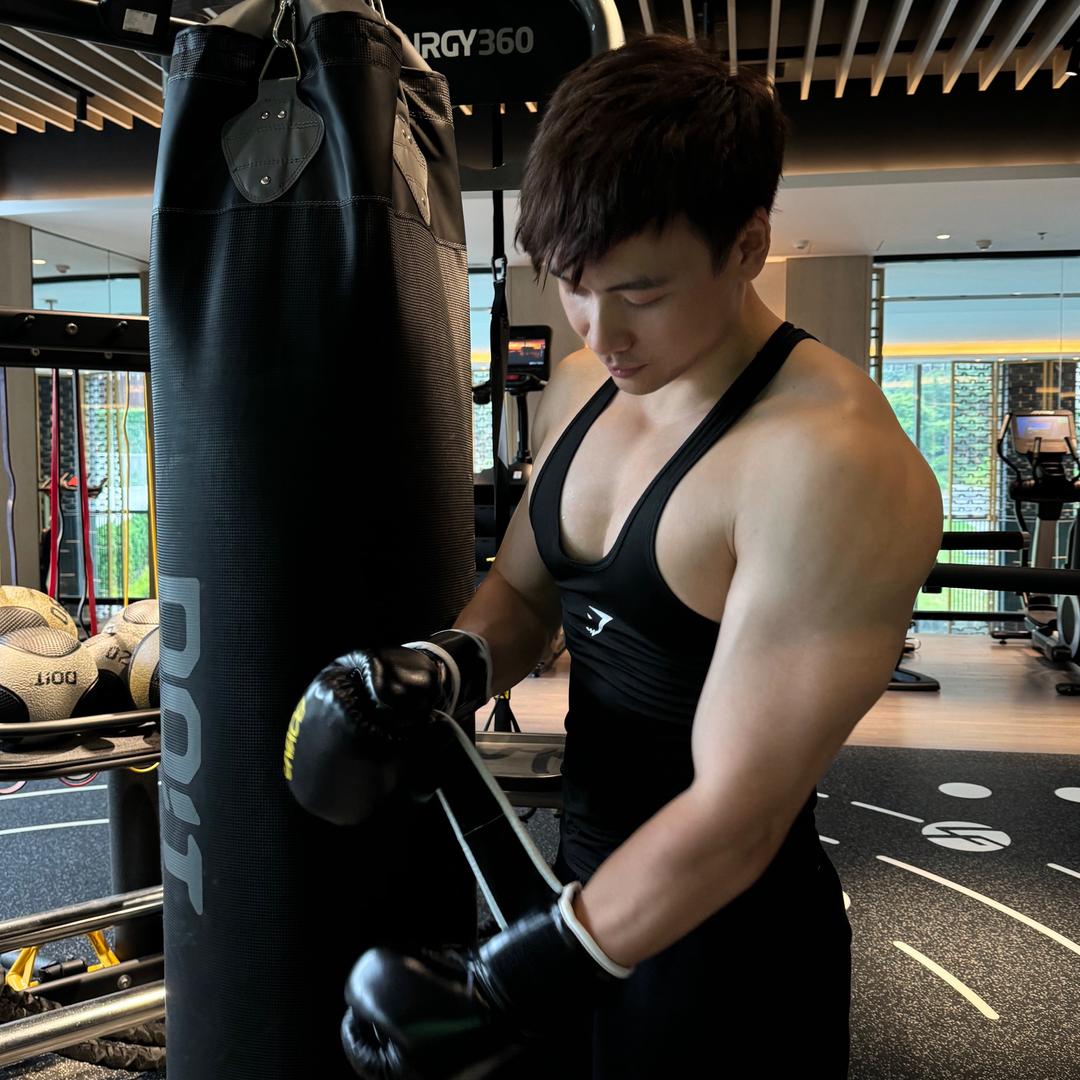 人健人爱❤️肌肉小狼狗