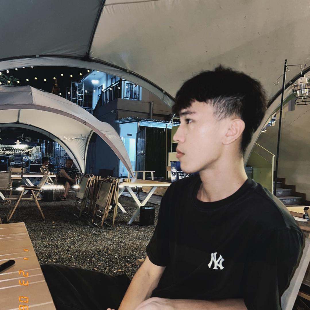 段宇航.
