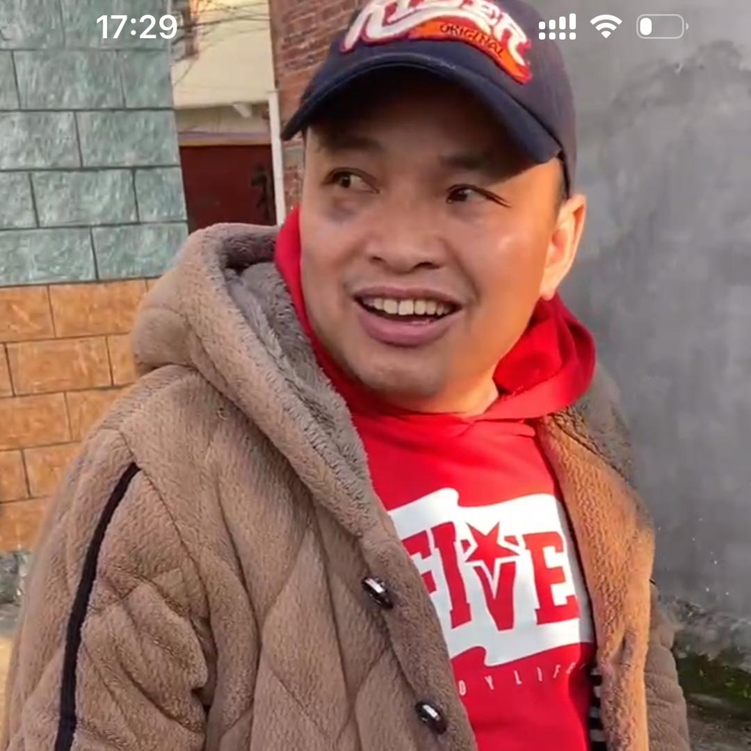 顾  楠