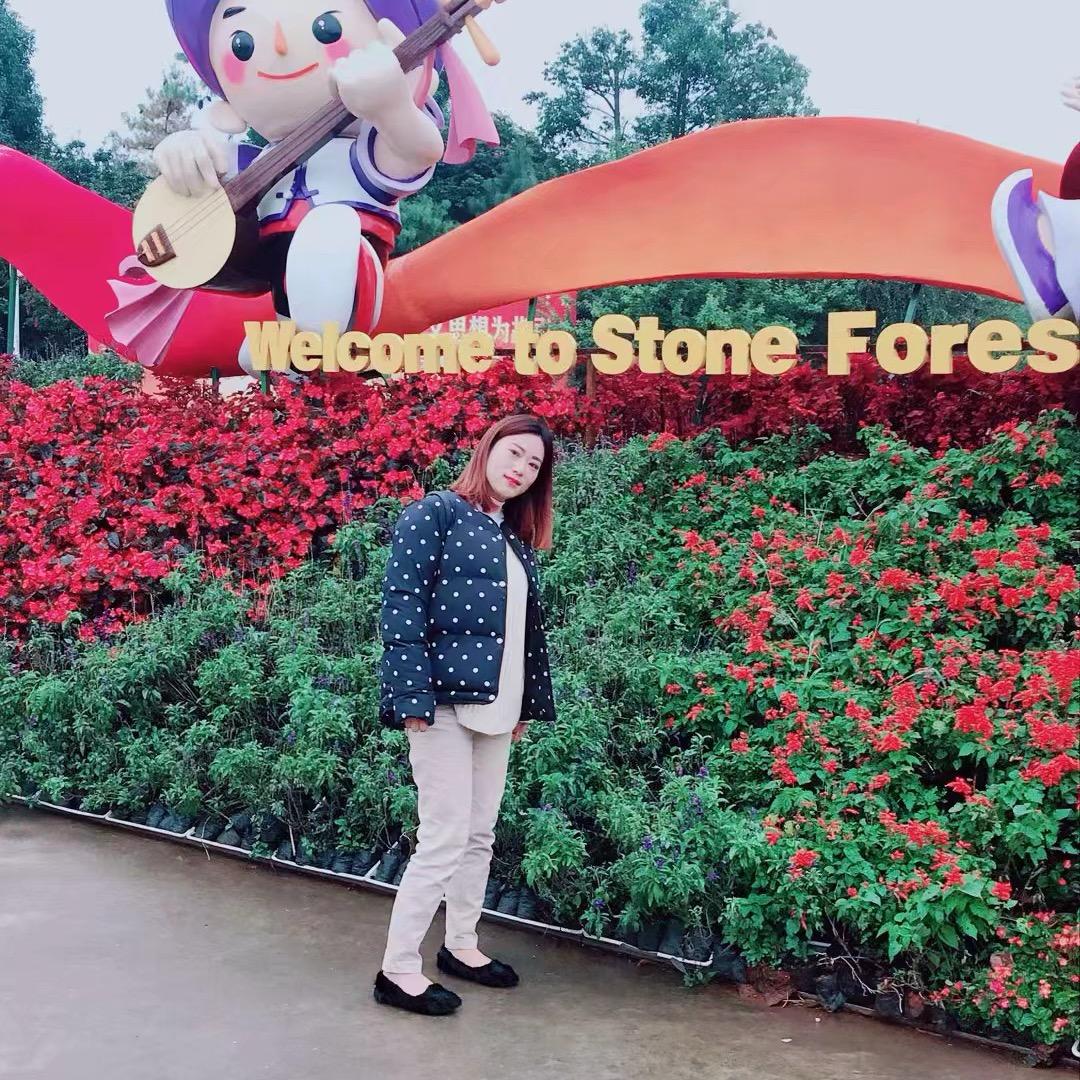 交通大街雅迪电动车