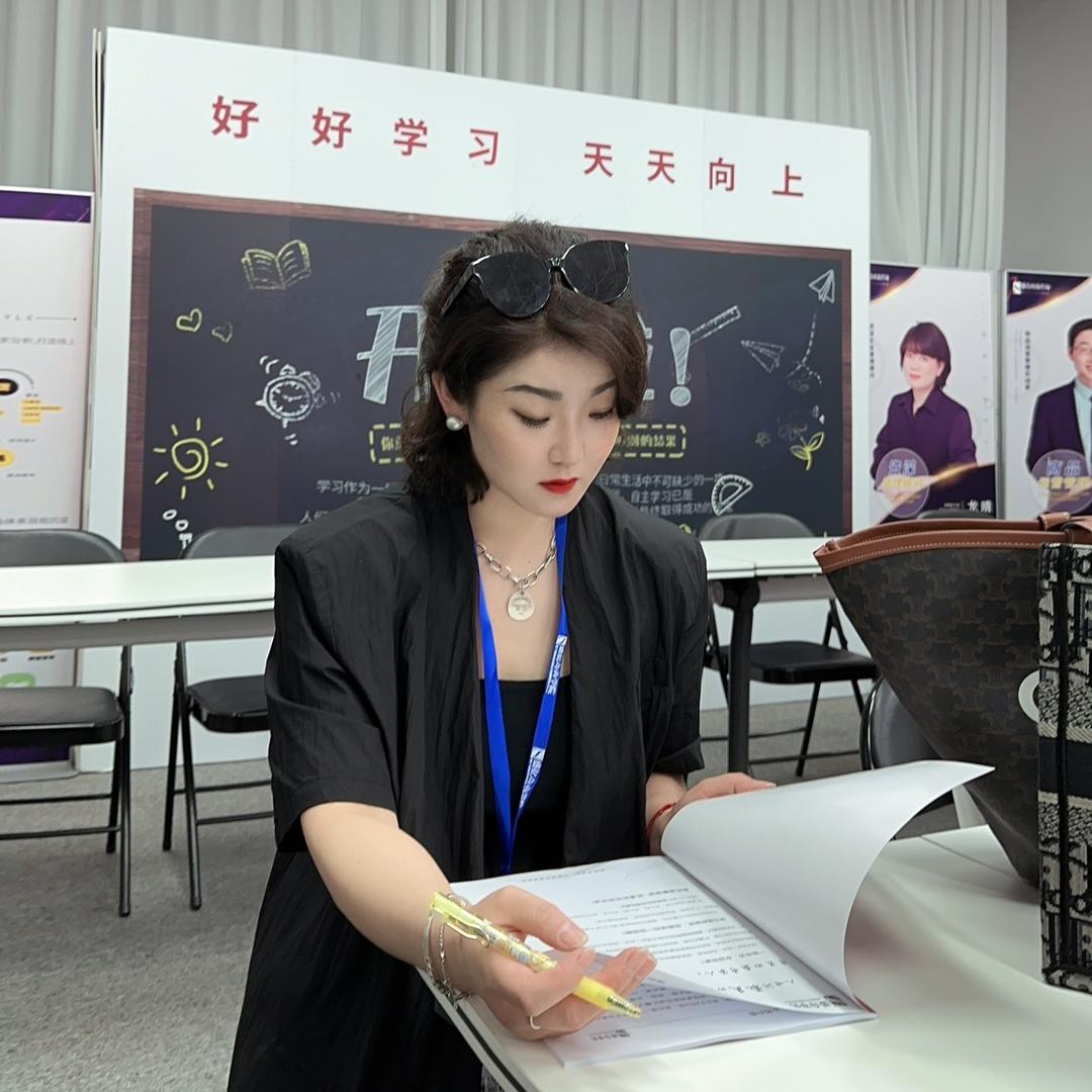 ＴＴ衣吧（私人定制）绍兴店小英
